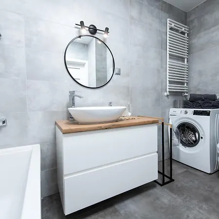 Karpia - 50m2, Parking, Balcony - By Rentujemy דירה *