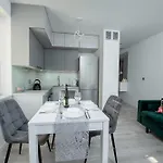 Karpia - 50m2, Parking, Balcony - By Rentujemy Apartman *