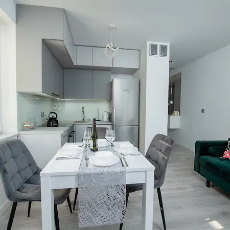 Karpia - 50m2, Parking, Balcony - By Rentujemy דירה *