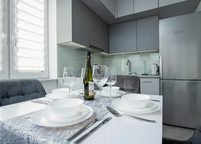 Karpia - 50m2, Parking, Balcony - By Rentujemy * פוזנן